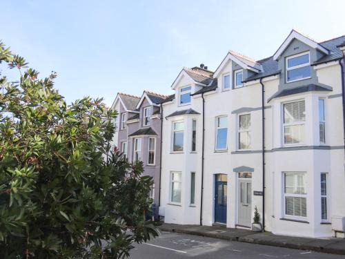 Criccieth House | Galwad Y Mor