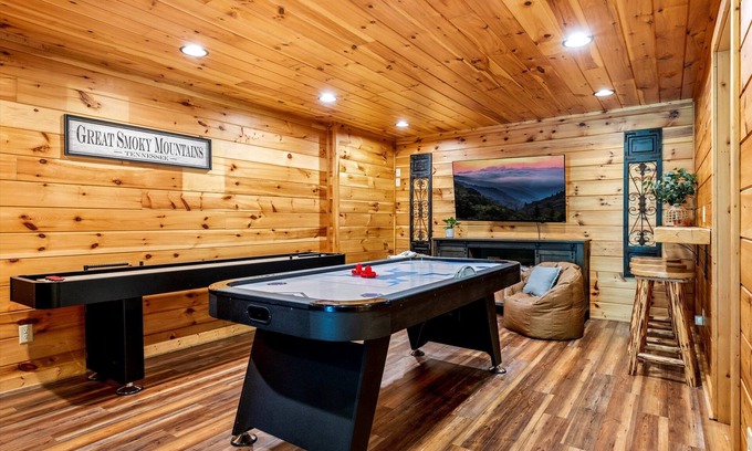 Pigeon Forge Resort | Game Room~ HotTub~ Dollywood 3 Miles~Outdoor Pool
