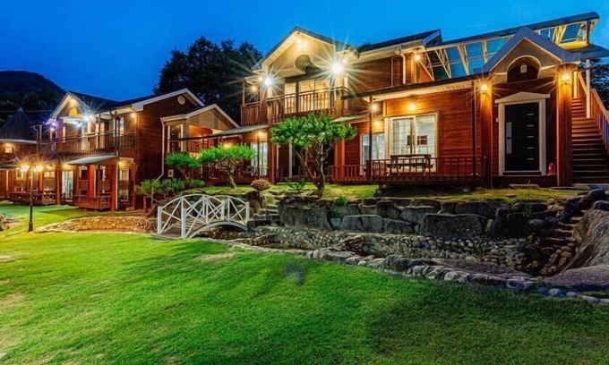 Chuncheon House | Gangchon Palace Pension