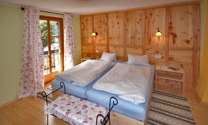 Stall Hotel | Gasthof Dorfschenke