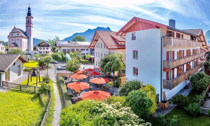 Flintsbach A. Inn Hotel | Gasthof-Hotel Dannerwirt