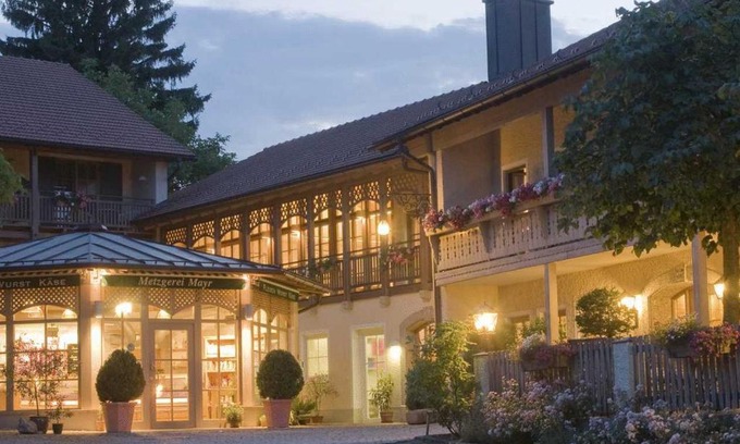 Saaldorf-Surheim House | Gasthof Mayrwirt