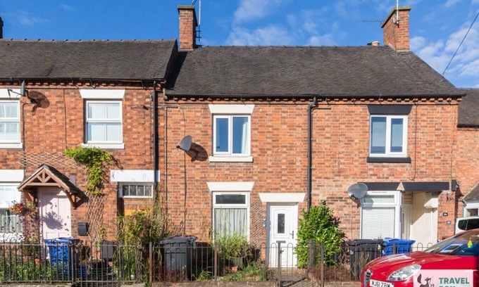 Rocester House | Rocester Rest - Near to JCB+Alton Towers, Netflix