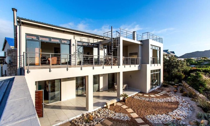 Pringle Bay Villa | Gecko House