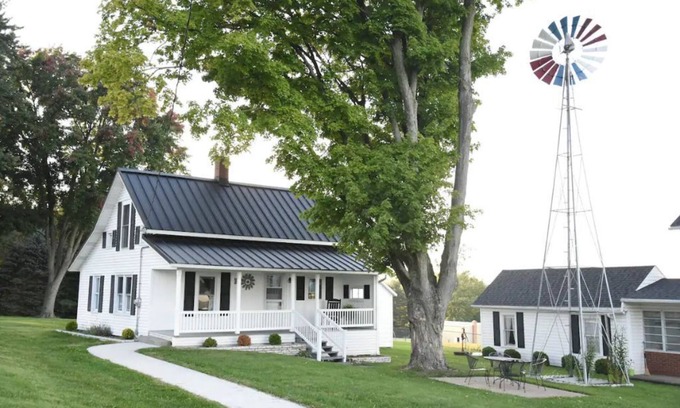Wayne County Other | Get away from it all @ The Painter's Cottage
