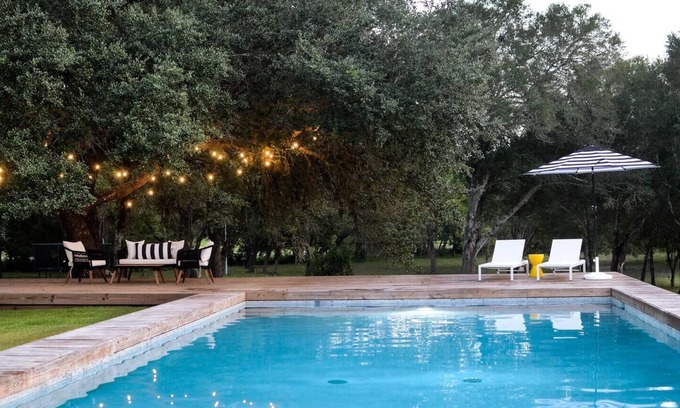 Fayetteville House | Girls’ Fall Getaway | Scenic Views + Country Escape | Rancho Olivios