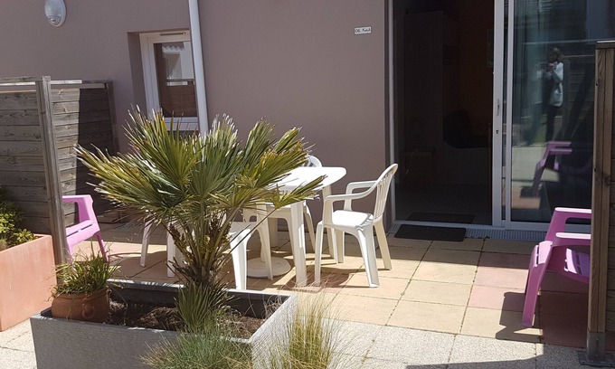 Les Sables d'Olonne Cottage | GITE 4 people patio view