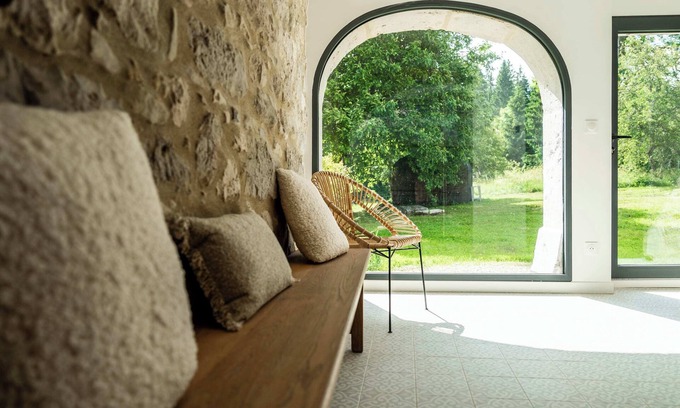 Premanon Apartment | Gite dans ferme en pierre en pleine nature. Confort et charme avec vue dégagée s