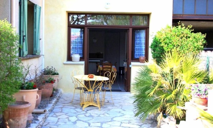 Saint-Saturnin-les-Avignon Cottage | Gite 2/3 persons in Provence, 10 km from Avignon.