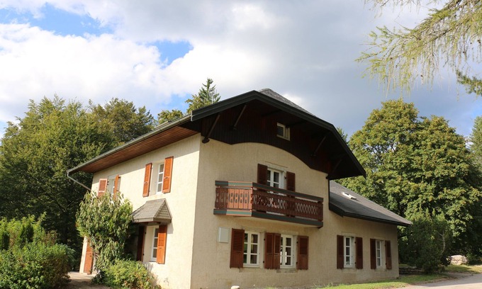 Tancua House | GITE OF 4 BEDROOMS + LARGE DORMITORY OF 6 + LARGE FIREPLACE + MEZZANINE + 3 BATHS
