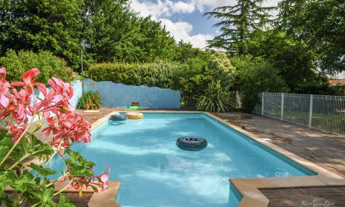Olonne-sur-Mer Cottage | Gites Les Sables d'Olonne with heated swimming pool
