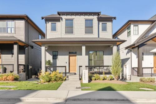 Willoughby House | Glamorous, Luxurious & Stylish Family Home, Near Vancouver