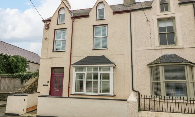 Nefyn House | GLANFFRWD - NEFYN, pet friendly, character holiday cottage in Nefyn