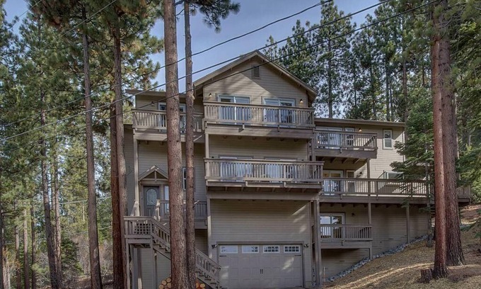 Country Club Estates House | Glen Eagles 9 BR-Spa,Sauna,Pool Table,AC