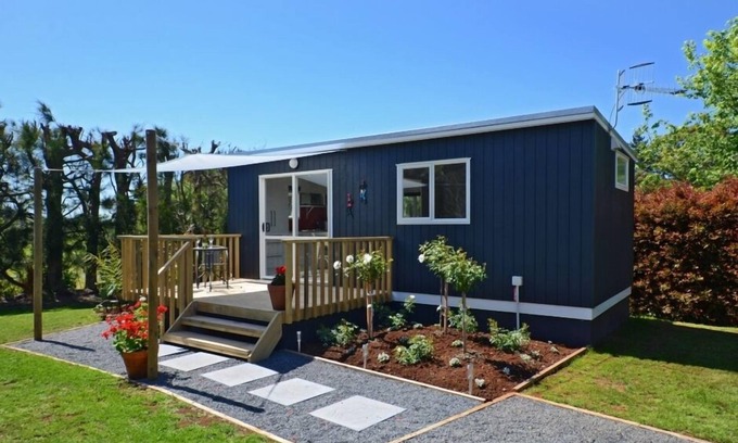 Glenbervie Cottage | GLENBERVIE COTTAGES- Puke Cottage Trendy 1 bedroom