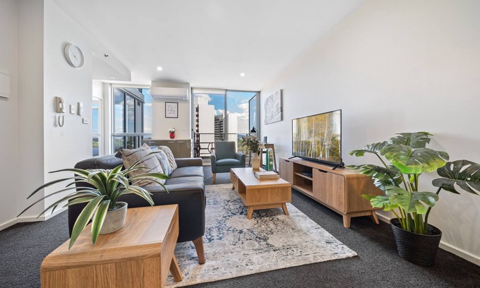 City West Apartment | Glorious Central Canberra 1-Bed with Pool & Sauna
