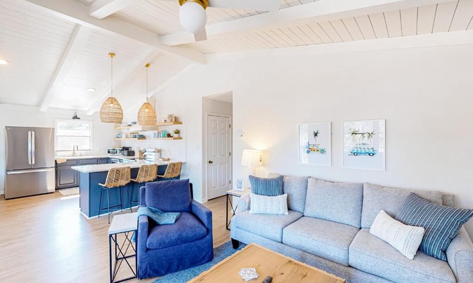 Tranquil Harbour House | Golden Oasis