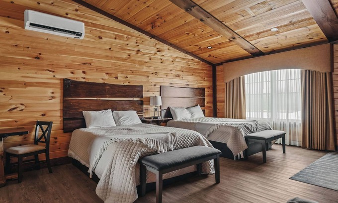 Tully Cabin | Golf, Outdoor Bar, Restaurant - The Oakwood Cabin