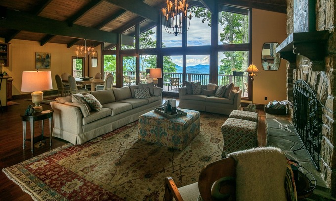 Frank House | Golfers' and Hikers' Paradise with Long-range Views, Private