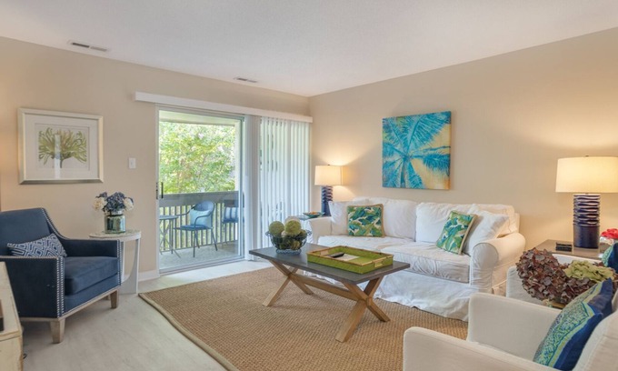 South Beach Condo | Gorgeous 1 Bedroom Villa in the Bluff Villas, Sea Pines.
