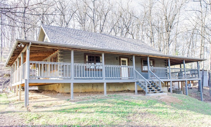 Ste Genevieve Cabin | Gorgeous 5 Bedroom Log Home Less Than 5 Minutes From Chaumette And Charleville.