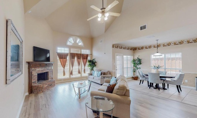 Plano Villa | Gorgeous 6 Bedroom Plano Home