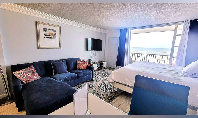 East Daytona Apartment | GORGEOUS OCEANVIEW with balcony and pool!