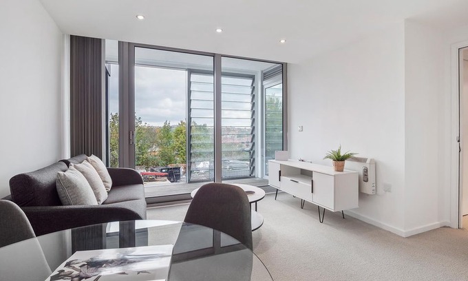 Sheffield Apartment | Gorgeous Open Plan 1BR in Sheffield