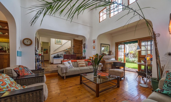 Camps Bay Villa | Gorgeous villa 1 minute from beach and restaurants, 5 bedrooms all en suite