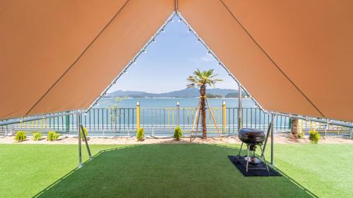 Nonarae House | Goseong Bluebeach Pension&Glamping