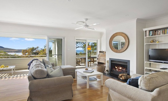 Killcare House | Grand Beachviews at Killcare - pet friendly and AC