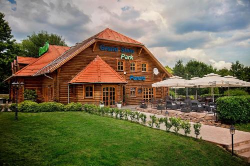 Peterhegy House | Grand Slam Park Inn