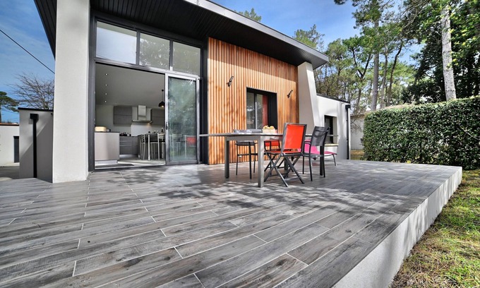 Ronce-les-Bains House | Grande Villa, Ronce LES Bains, 14 Personnes, au Calme, Proche Commerces et mer