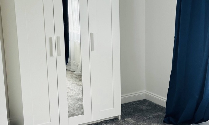 West Thornton House | Great family home to relax.nWithin easy reach to London, Gatwick & Wimbledon .