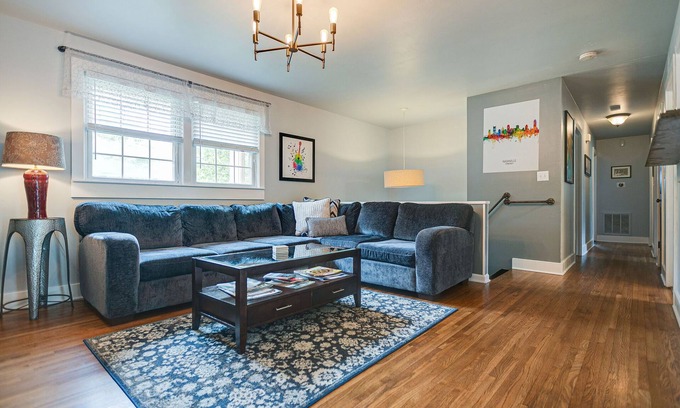 Nashville House | GREAT FOR LARGE GROUPS! Sleeps 12! CLOSE TO DOWNTOWN!