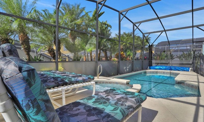West Kissimmee House | GREAT GAME ROOM, 4B/3B, & Sleeper sofa, POOL/SPA, 2 MASTERS, 4 MILES TO DISNEY