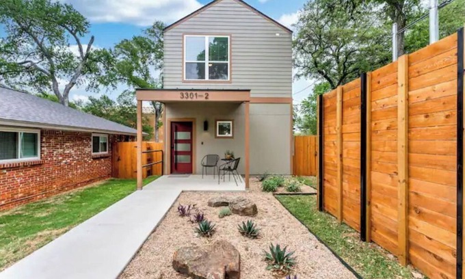 South Lamar House | Great location - Memorial Day Weekend - Hot Luck Festival!