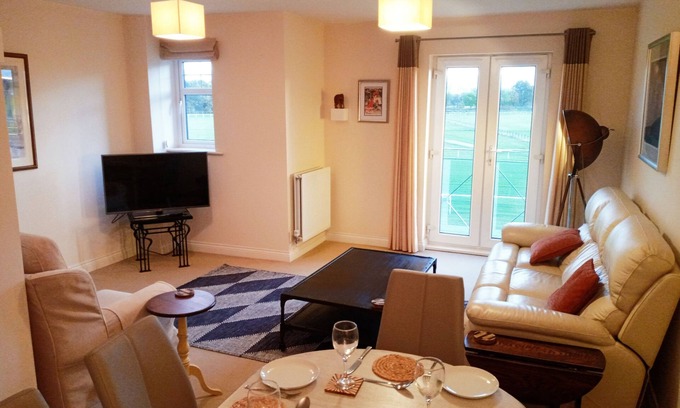 Stratford-upon-Avon House | Great View, Parking, Sleeps 6, 3 bedrooms, 4 Beds, Easy walk to town
