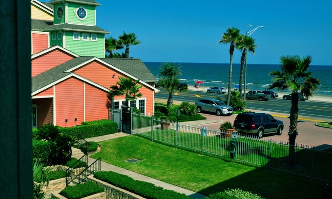 Galveston Condo | Great View of Ocean; HOT SPA/2 POOLS total/WI-FI/CABLE/SMART TV!