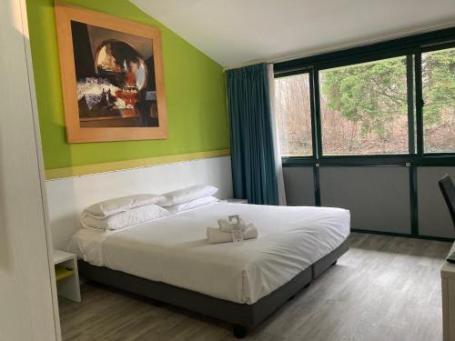 Corgeno Hotel | Green Hotel Motel