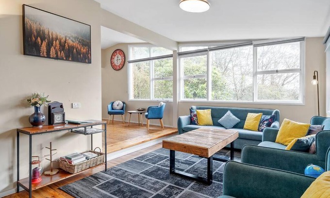 Wentworth Falls House | Green Leaf Retreat/Central to Mountain Attractions