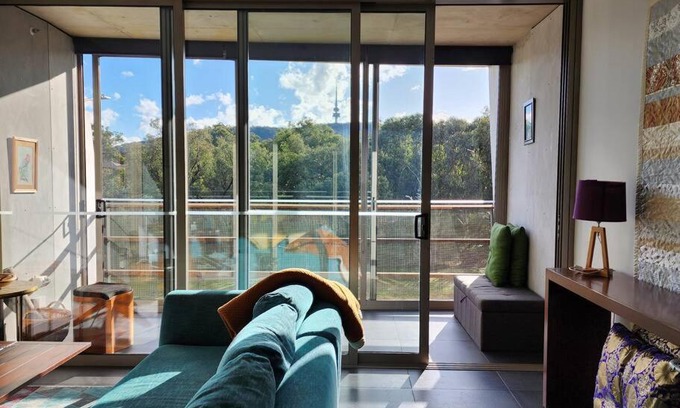 City West Apartment | GREEN ROSE Quiet Spacious Lakeside Carpark Exceptional 70m2