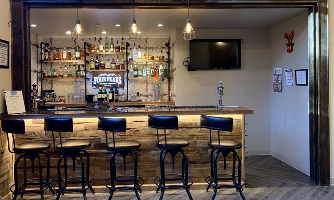Pinetop Hotel | GreenTree Inn & Suites in Pinetop