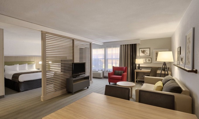 South Mountain Hotel | GreenTree Inn & Suites Phoenix Sky Harbor