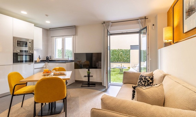 Barrio de La Latina Apartment | Groundfloor interior terrace (Latina Toledo I)