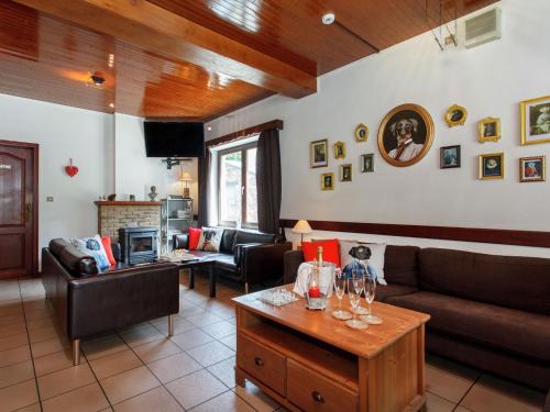 Maboge House | Group Getaway with Sauna