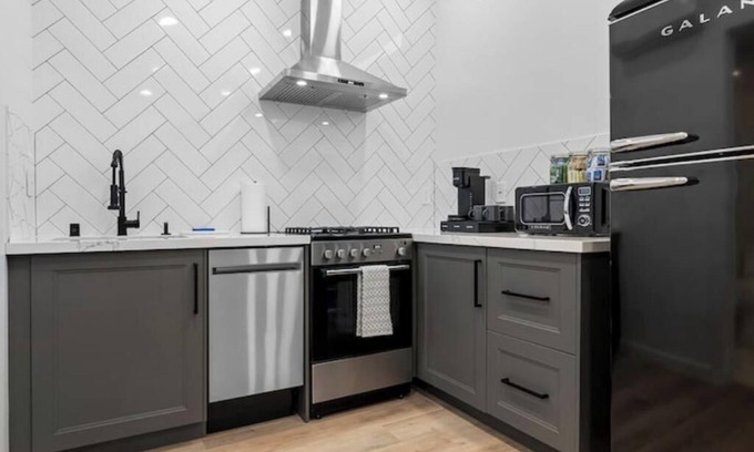 Los Angeles House | Guest house w/2BR 2bath by DTLA East Los Angeles