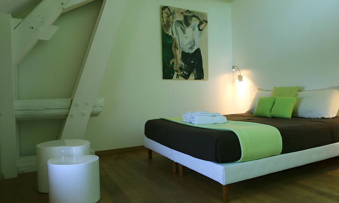 Beaumont-sur-Grosne Bed & Breakfast | Guest Room 'Tilleul' with Shared Pool, Shared Terrace and Wi-Fi