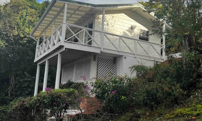 Marigot Bay Cottage | Guesthouse with amazing views!
