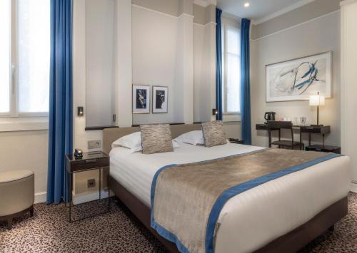 Chaillot Hotel | Hôtel Du Bois Champs-Elysées